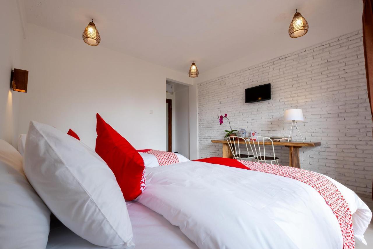 Oyo 1493 Surya Villa 셀롱 벨라낙 외부 사진